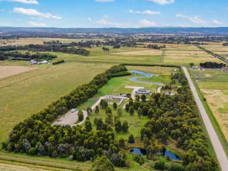 2 BEDROOM UNIT WITH THE OPPORTUNITY FOR A HOBBY FARM!