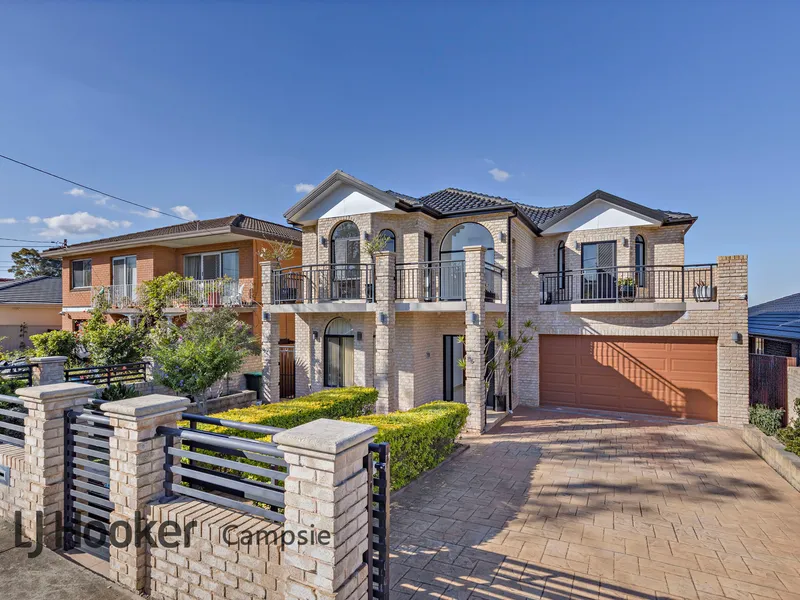 Impressive Full-Brick Family Home, Ideal Dual Occupancy in Ultra-Convenient Location