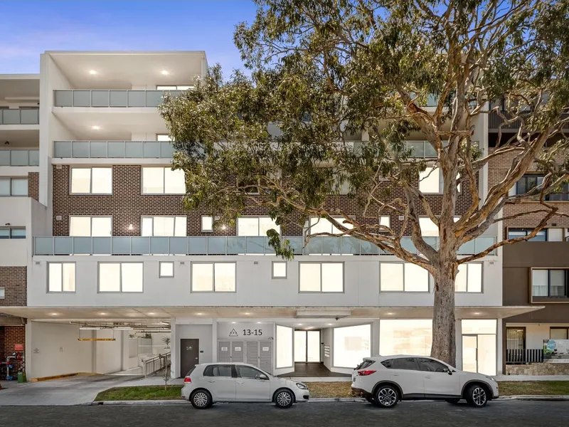 Top Floor Apartment with District Views