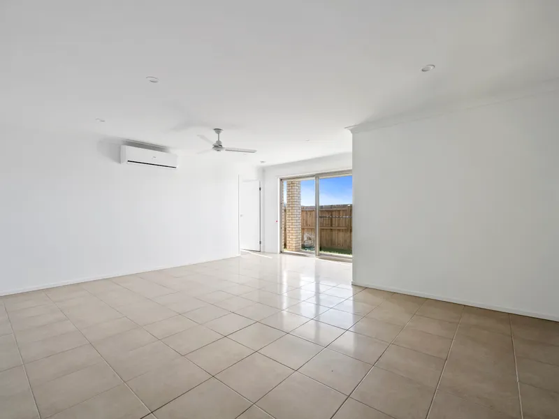 NEAR NEW UNIT IN QUIET NEW LAND ESTATE! - 3 BEDS, 2 BATHROOMS, 2 CAR & AIR CONDITIONED!