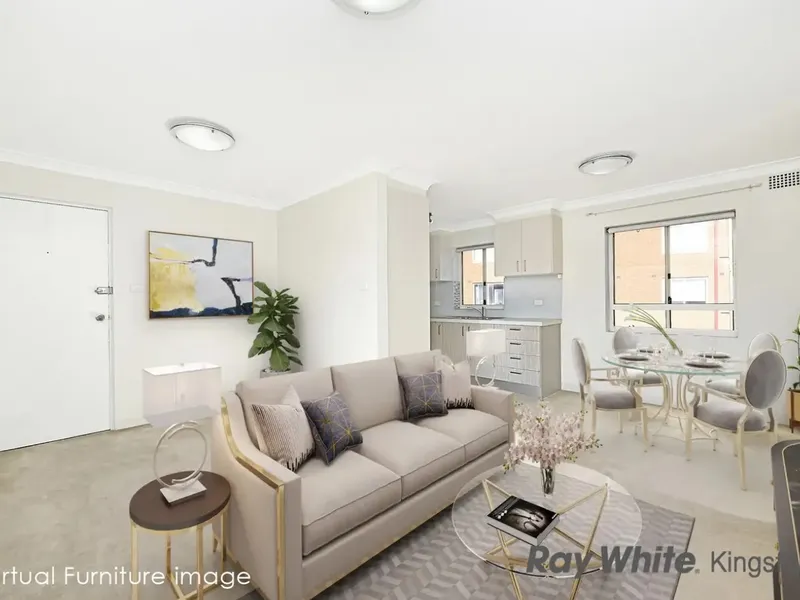 Delightful Renovated Apartment - Rear of Block