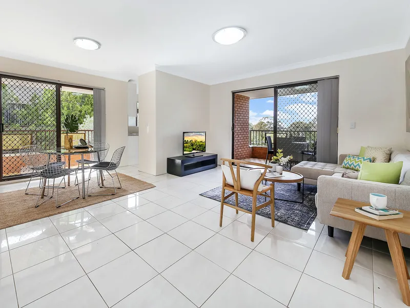 Spacious 2 Bedroom Apartment With Views