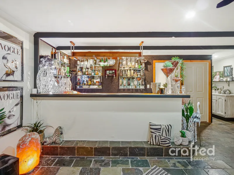 Impressive Home in need of work - 1204M2 Block