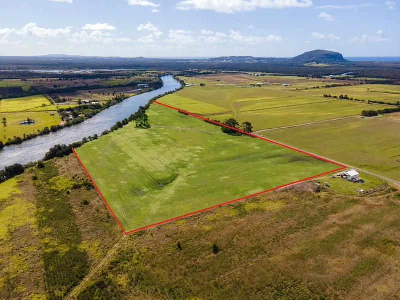 BEAUTIFUL RIVER FRONT LAND ON 10.98HA - over 400m of north facing river frontage