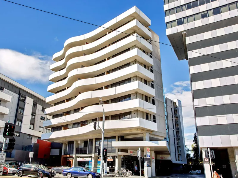 Urban Apartment Close to Melbourne CBD!