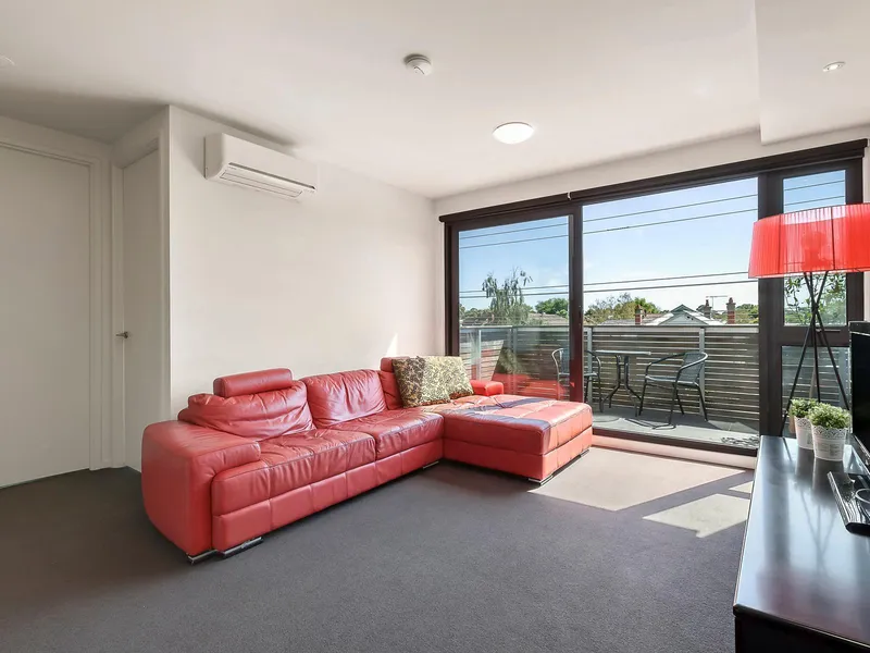 PERFECT LOCATION, PET FRIENDLY, TWO BEDROOM APARTMENT 