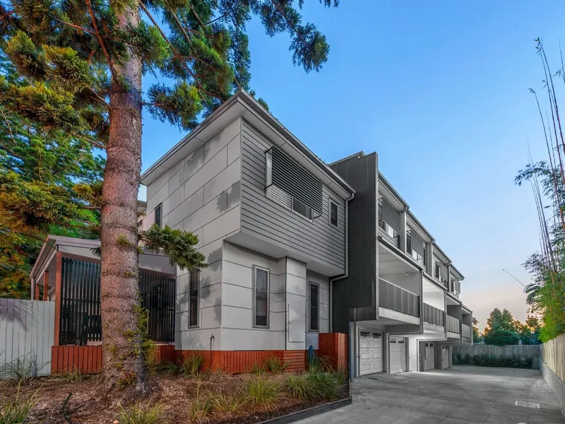 Stylish Multi Level Living in Convenient Hendra Location