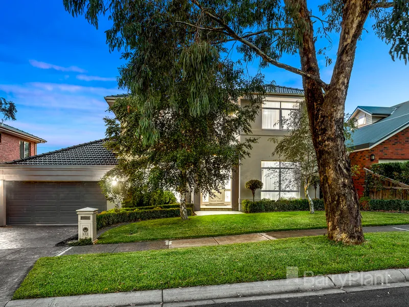 Ideal Location and Big on Family Space