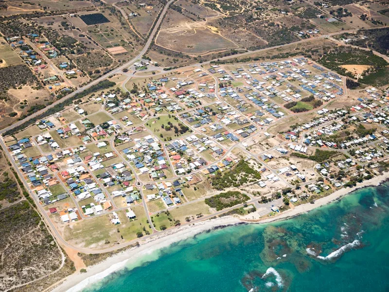 Wide Frontage, Level Lot