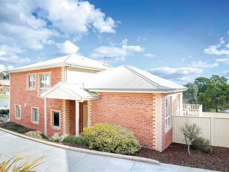 Neat Townhouse in Popular Mount Pleasant