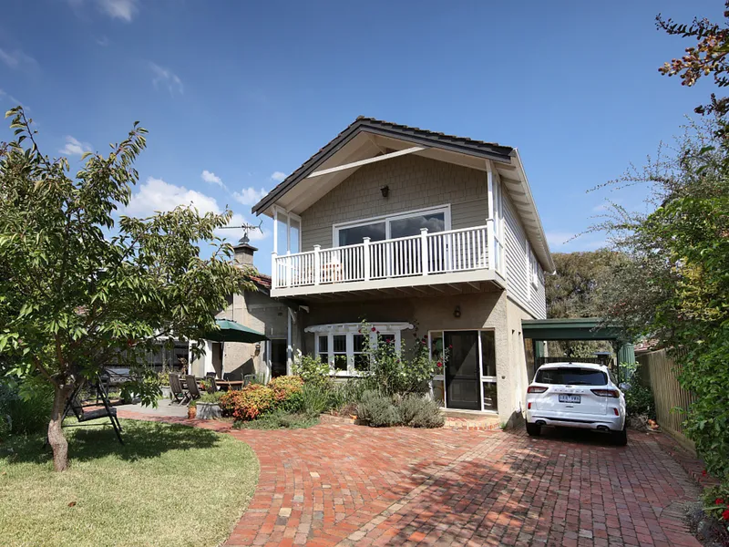 Gracious Bayside Home