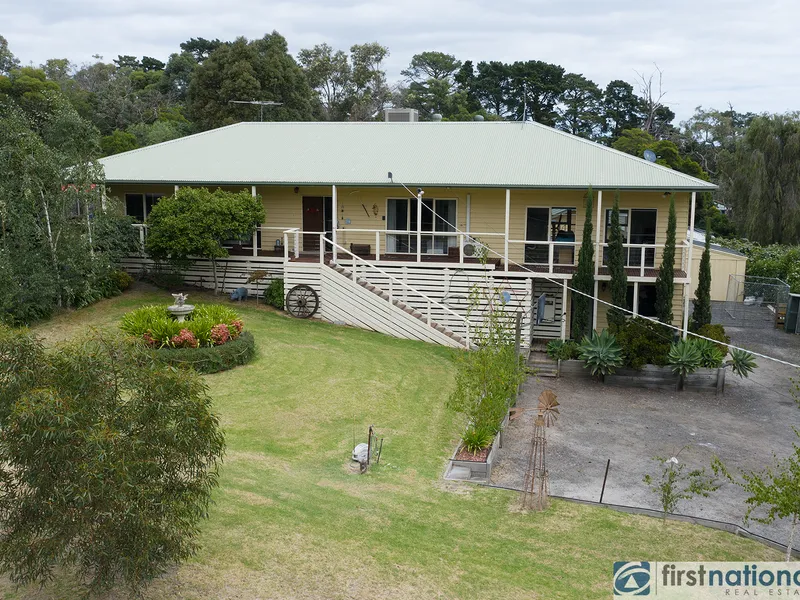 YOUR VERY OWN COUNTRY RETREAT WITH CITY CONVENIENCES.