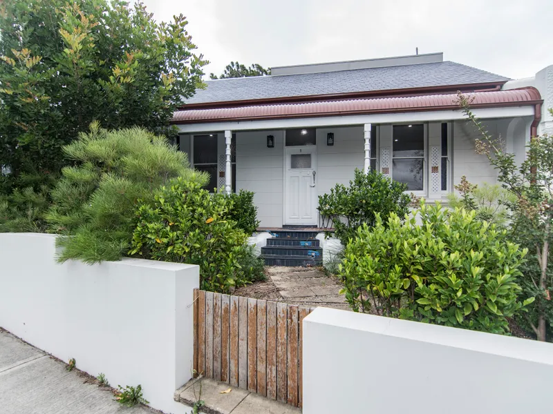 Rare Inner West Moden Townhouse 3 bedroom with Furniture