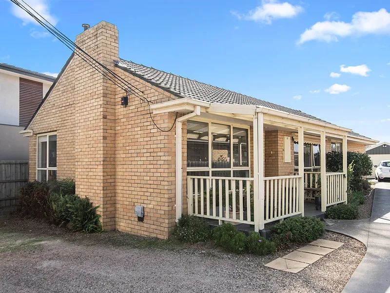 YOUR NEW FAMILY HOME AWAITS !