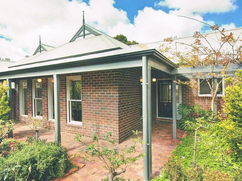 Modern private 2 bedroom courtyard home in unbeatable location Available May 2021