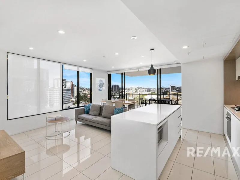 South Brisbane Riverfront Modern Two-bedroom Apartment