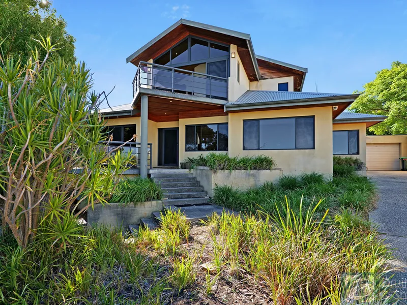 FAMILY HOME ON DUPLEX BLOCK!