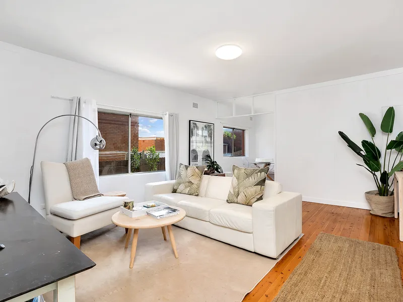 Beautifully presented light and bright 2 bedroom, apartment located in a small boutique block of 4.