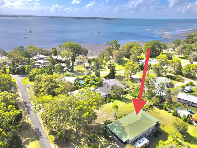 Relaxed Island Living. Large Home on 1,012m2 Block