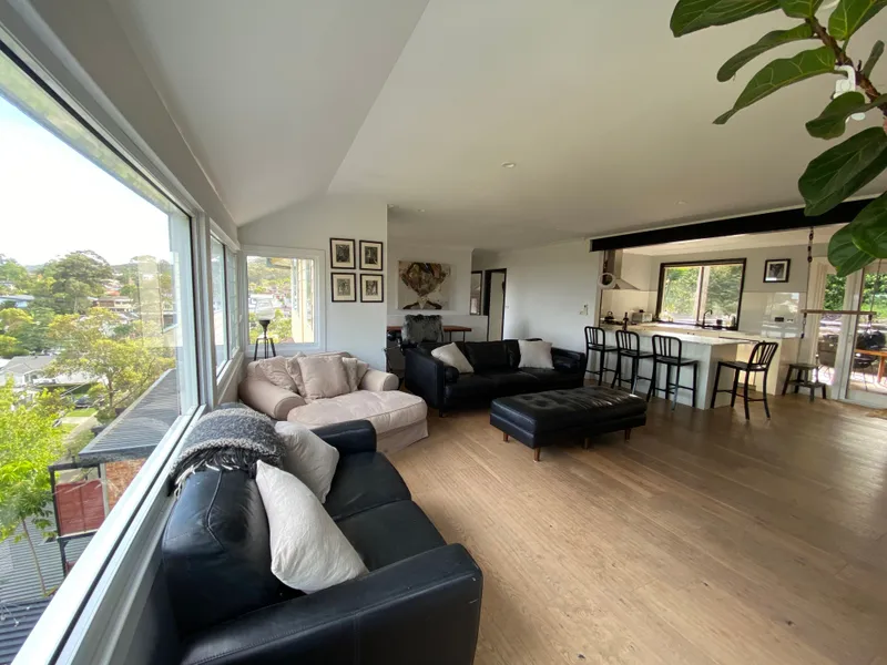 Relaxed and spacious family home nestled high in the treetops with distant ocean views.