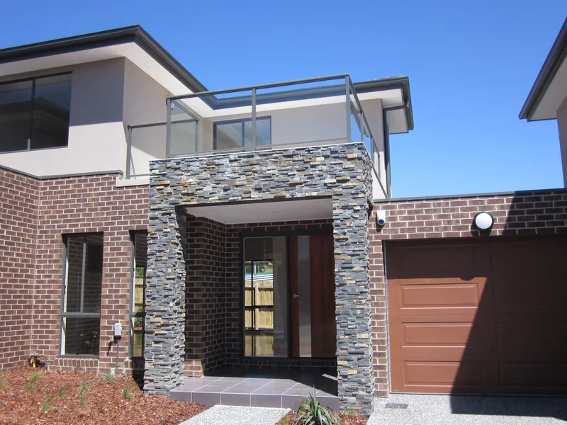 Spacious Townhouse in Fantastic Location