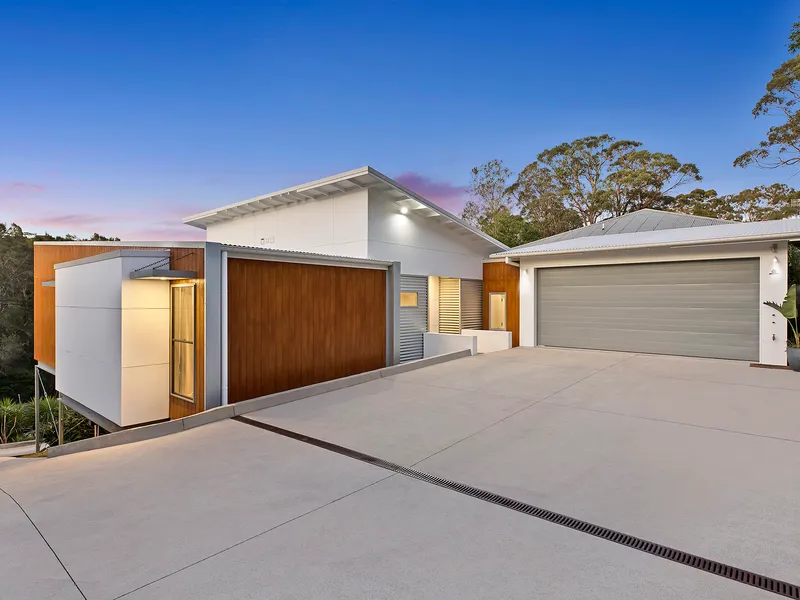Contemporary Avoca Beach House!