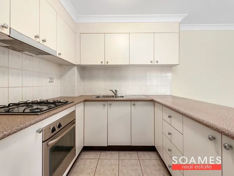 2 Bedroom Top Floor Unit-- Close to Hornsby CBD!