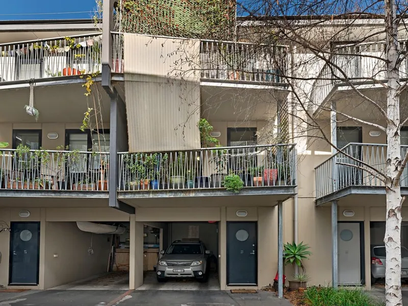 TRI-STORY TOWNHOUSE
