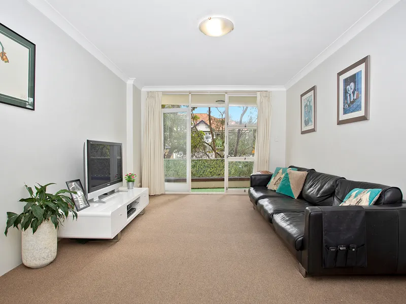 Neat and Tidy Apartment in Tranquil Setting, Moments from Cremorne Village.