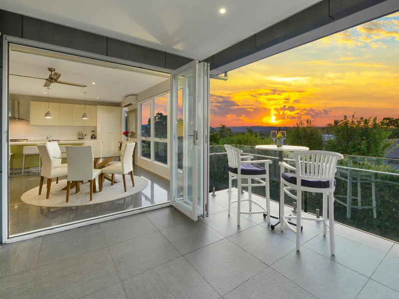 MESMERISING HINTERLAND VIEWS FROM THIS ARCHITECTURALLY DESIGNED HOME IN HIGHLY-SOUGHT ASHMORE !!!