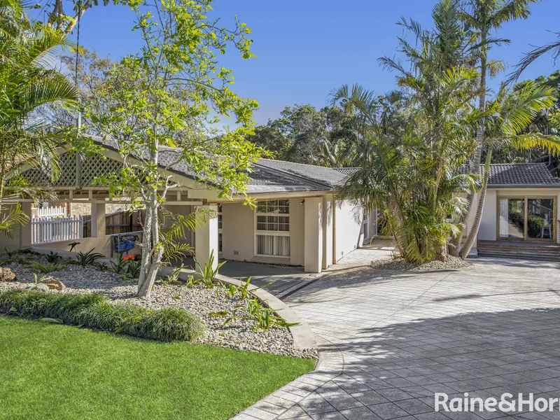 Renovated Single Level Entertainer!