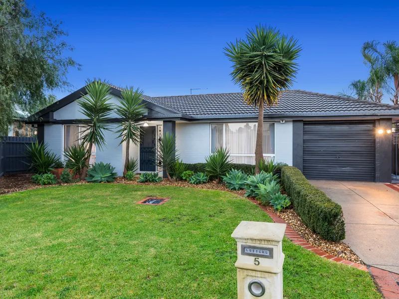 Must-See Family Home in Idyllic Seabrook Location