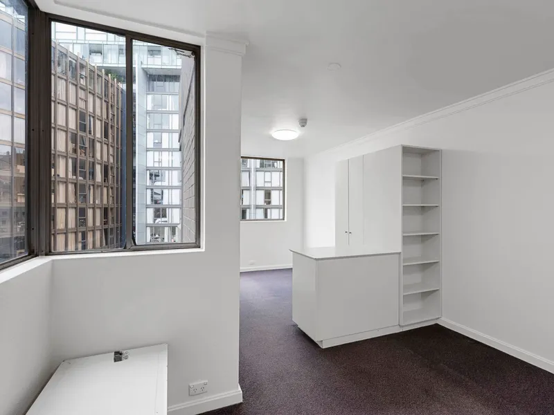 DEPOSIT RECEIVED !! INSPECTION CANCELLED !! Great studio apartment in the heart of Darlinghurst 