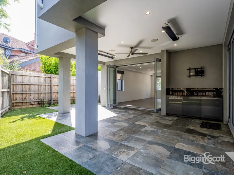 Bayside renovated 2 storey family home