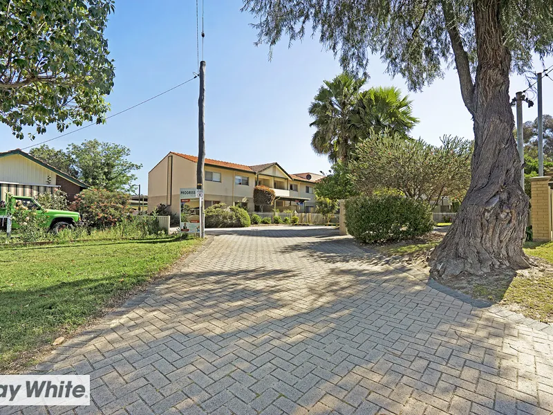 2 X 1 UNIT IN ATTRACTIVE COMPLEX