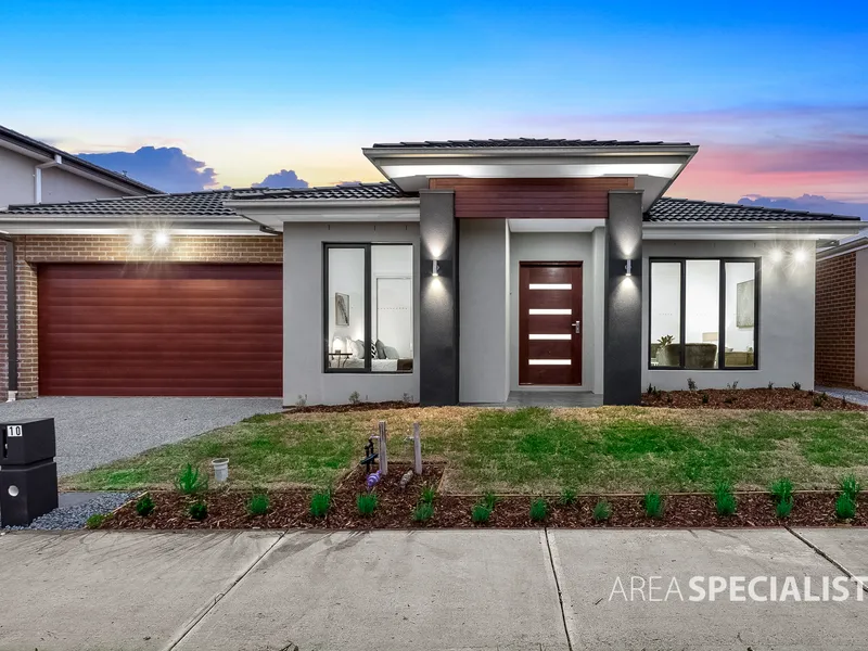 NORTH FACING NEW NESTLE WITH 2 MASTER BED ROOMS & WALKING FROM SCHOOL & SHOPS!