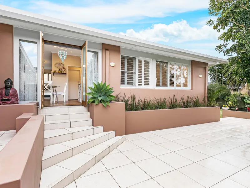 PERFECT SINGLE LEVEL ENTERTAINER