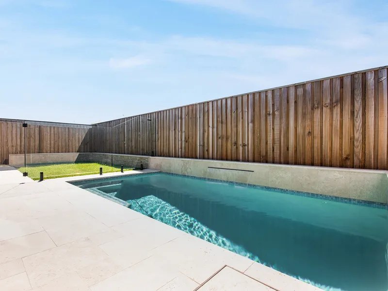 FAMILY HOME WITH POOL