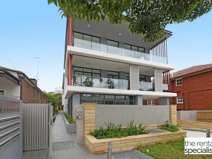 1 Bedroom PLUS Study - Convenience!!