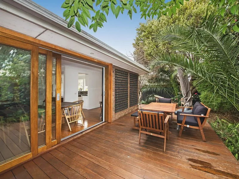 Surprisingly spacious easy-care oasis