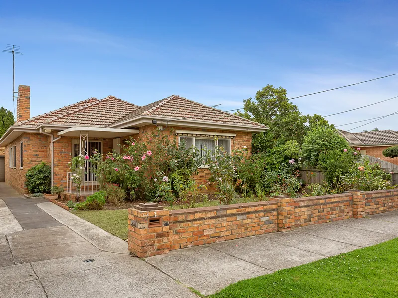 Pretty, Family Home!