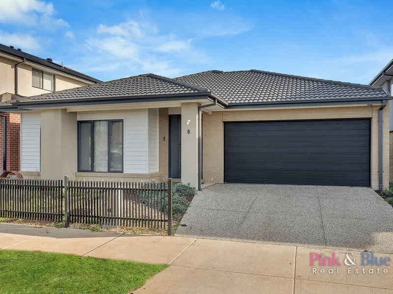 6 DERRIMUT STREET, ROCKBANK- BEAUTIFUL FAMILY HOME FRO SALE IN ROCKBANK .