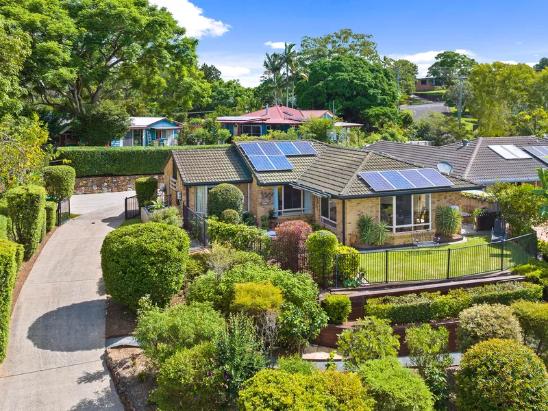 IMMACULATE PRESENTATION, GREAT VIEWS, QUIET CUL DE SAC +