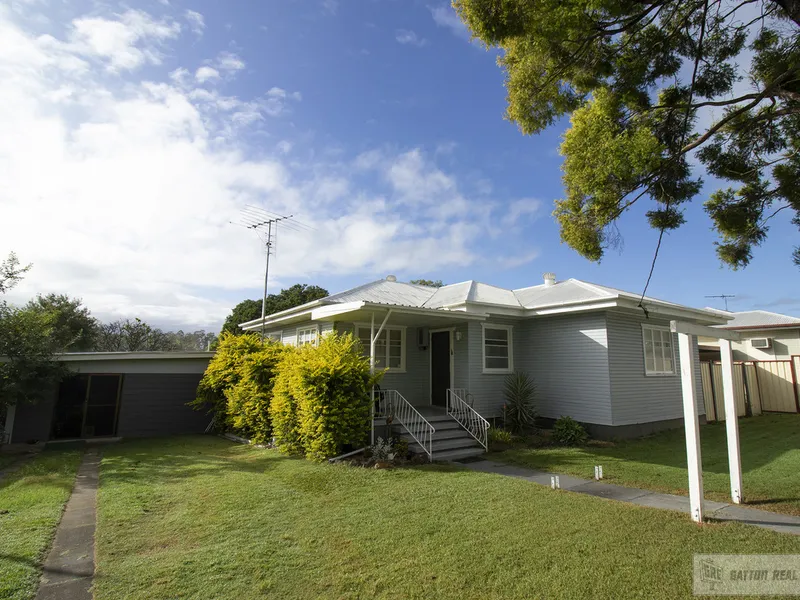 FOR FAMILY FRIENDLY LIVING WITH CHARACTER FEATURES AND WORK FROM HOME OPPORTUNITIES - LOOK NO FURTHER!