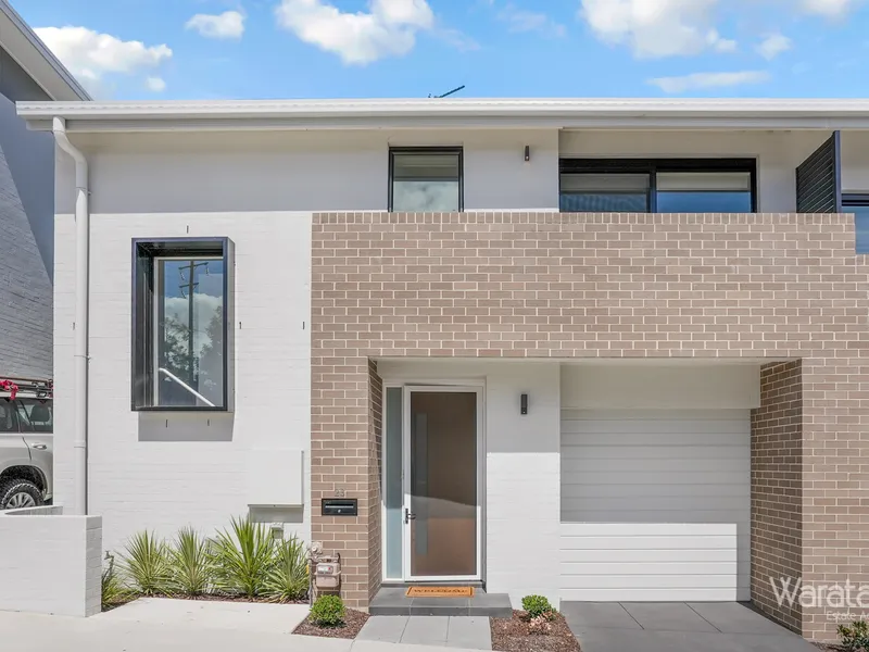 Stunning 2 Bedroom Townhouse !!