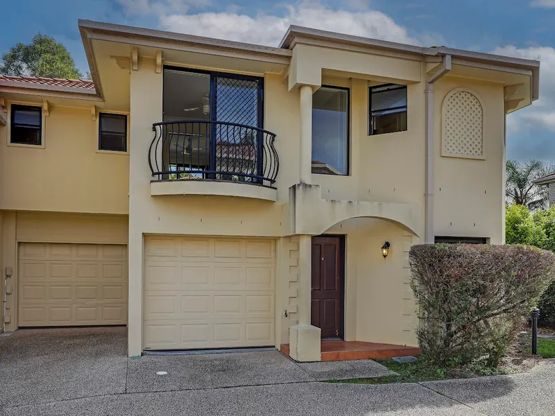 VACANT AND READY TO MOVE STRAIGHT IN ! SO QUIET - TUCKED AWAY AT THE REAR OF THE COMPLEX.