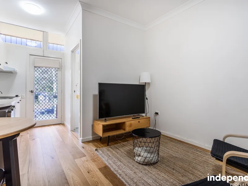 Executive living in centrally located Studio!