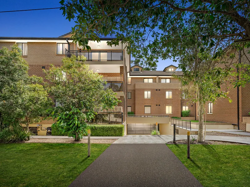 DEPOSIT TAKEN OPEN HOME CANCELLED - SPACIOUS SPLIT-LEVEL APARTMENT