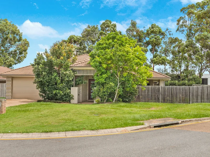 Fantastic, Large 4brm Home on 662m2 Corner Block with Rear Access in Private Cul-De Sac Location