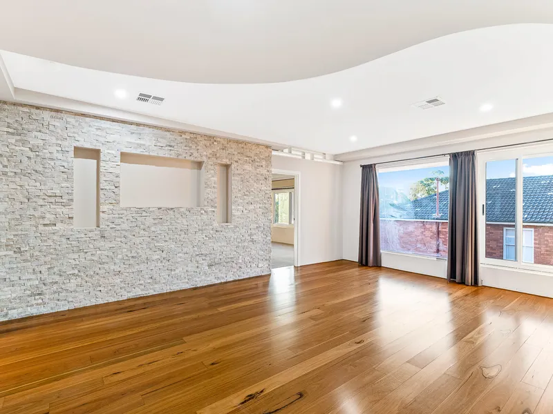 Penthouse style apartment with parkviews